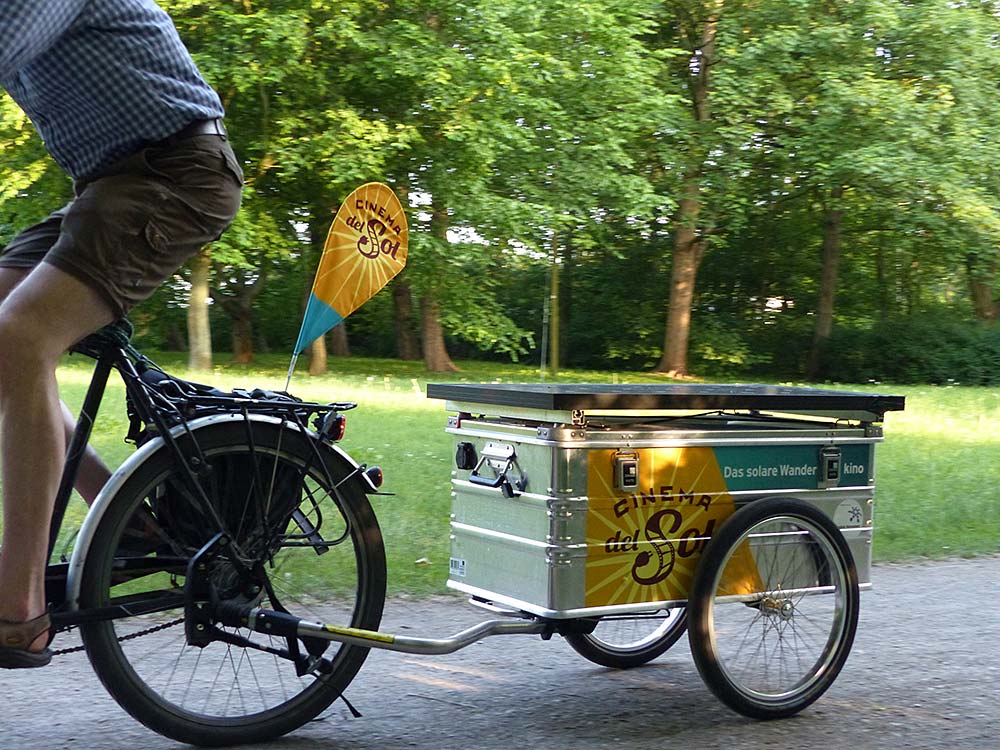 CinemaDelSol_Hinterreifen_Anhänger_Seite